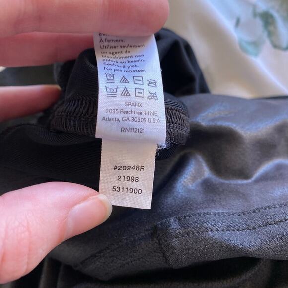 SPANX Quilted Faux Leather Leggings in Black Moto Pants Size Small - Picture 8 of 8